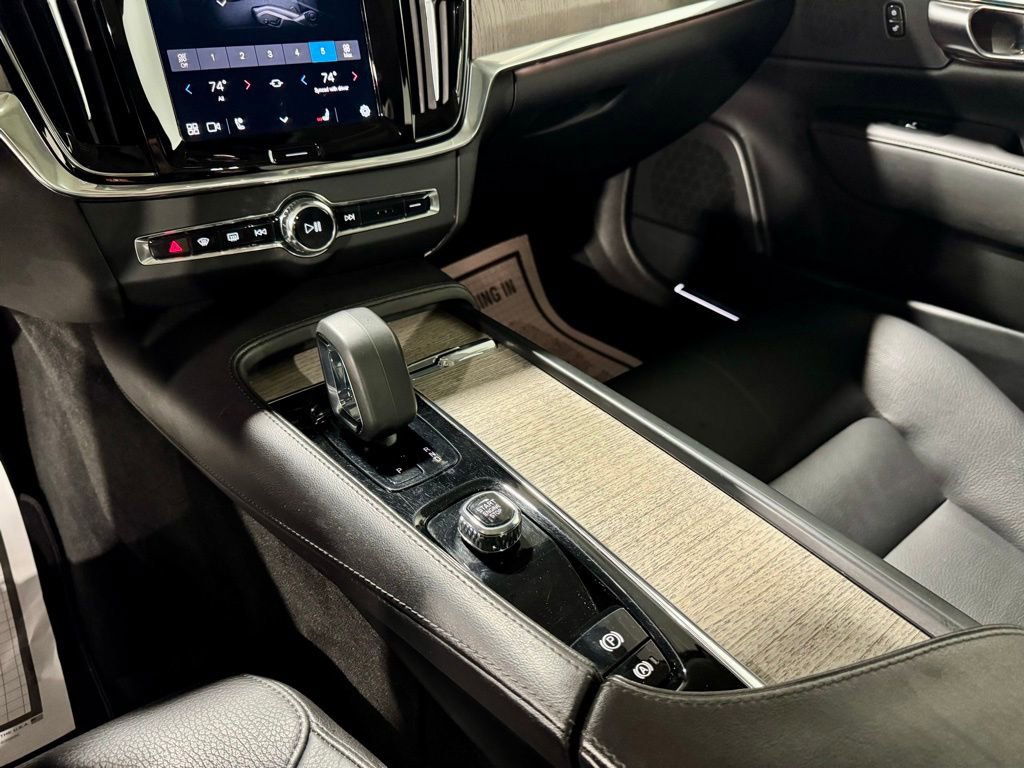 Used 2023 Volvo S90 B6 Plus image 20