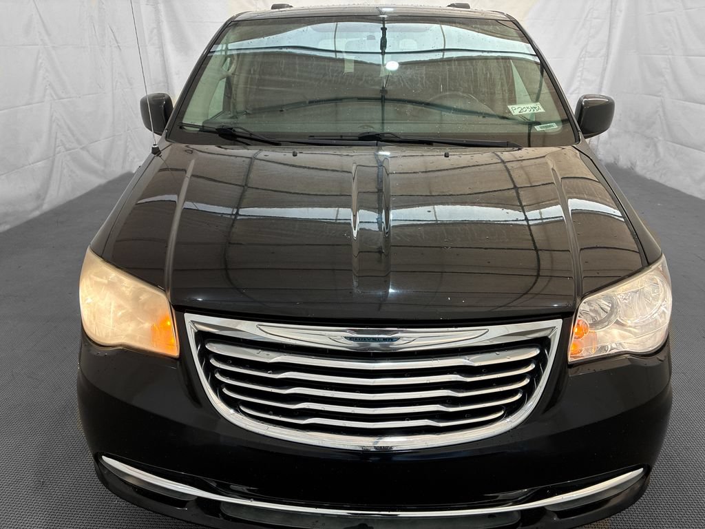 Used 2014 Chrysler Town & Country Touring FWD video 2