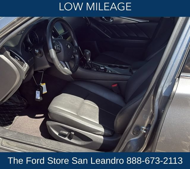 Used 2017 INFINITI Q50 2.0t w/ Moonroof Package RWD image 3