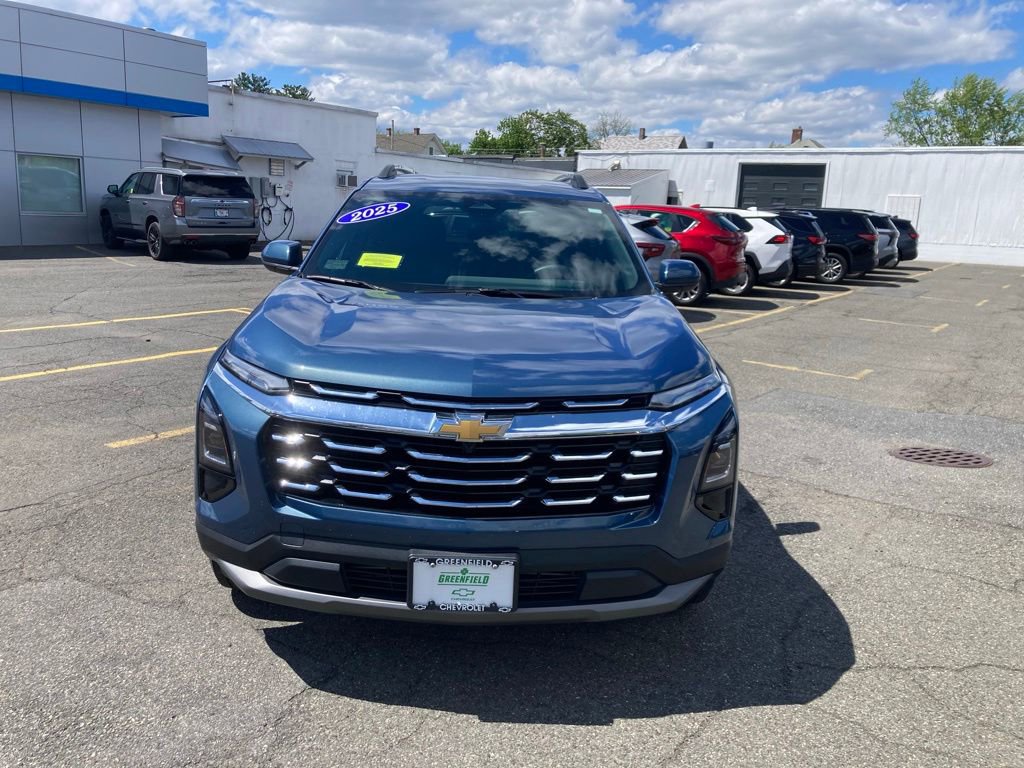 Used 2025 Chevrolet Equinox LT w/ Convenience Package II FWD image 2
