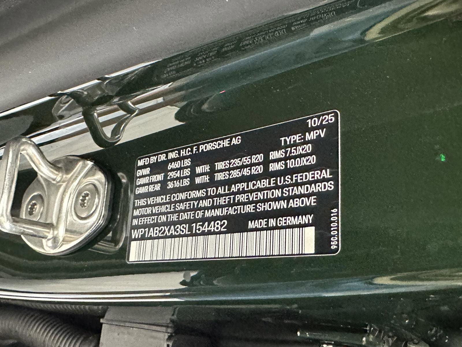 New 2025 Porsche Macan 4S Electric AWD/4WD image 18