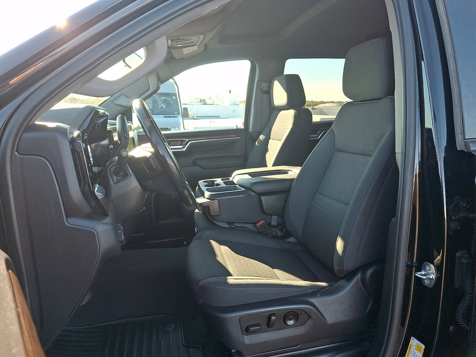Used 2022 Chevrolet Silverado 1500 LT AWD/4WD image 13