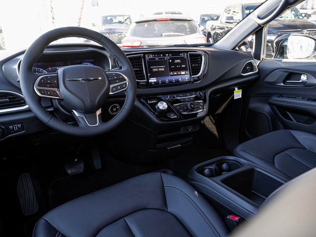 New 2026 Chrysler Voyager LX image 15