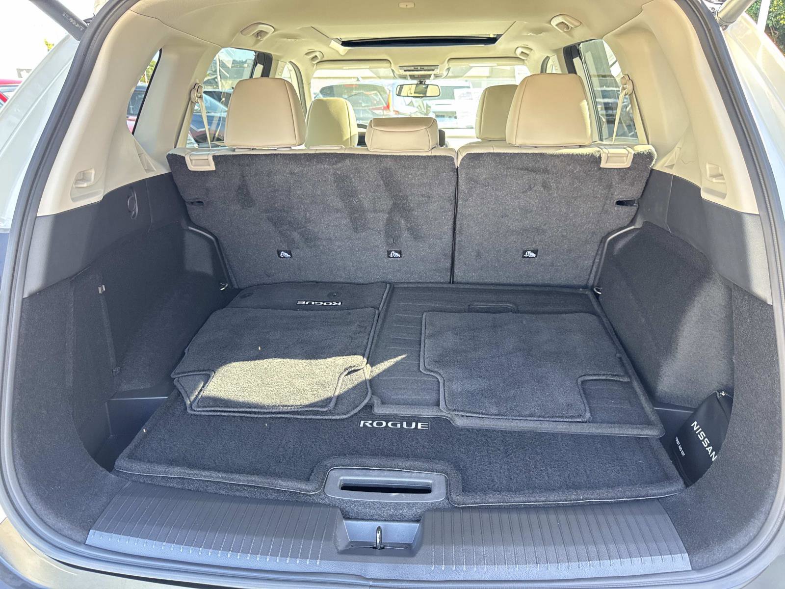 Used 2023 Nissan Rogue SL w/ SL Premium Package image 6