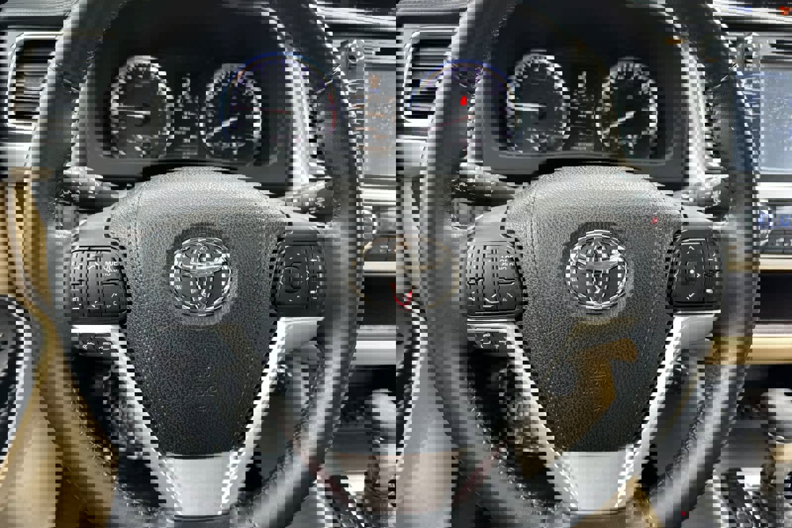 Used 2015 Toyota Highlander XLE image 25