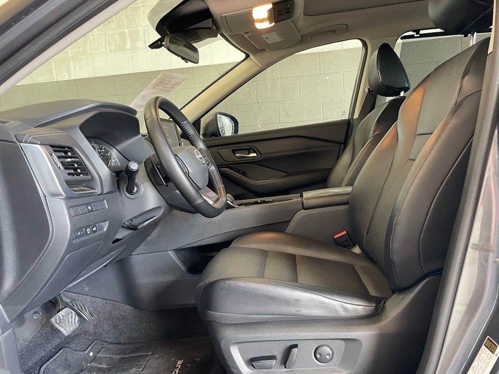 Certified 2025 Nissan Rogue SV w/ SV Premium Package FWD image 10