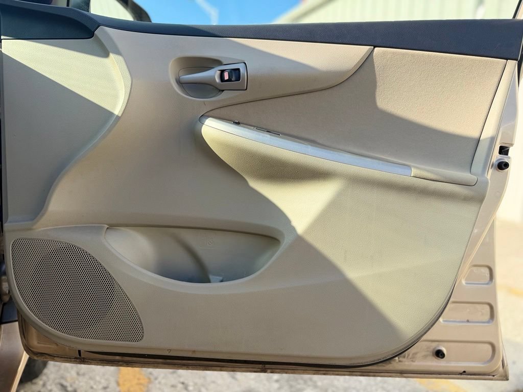 Used 2011 Toyota Corolla LE FWD image 16