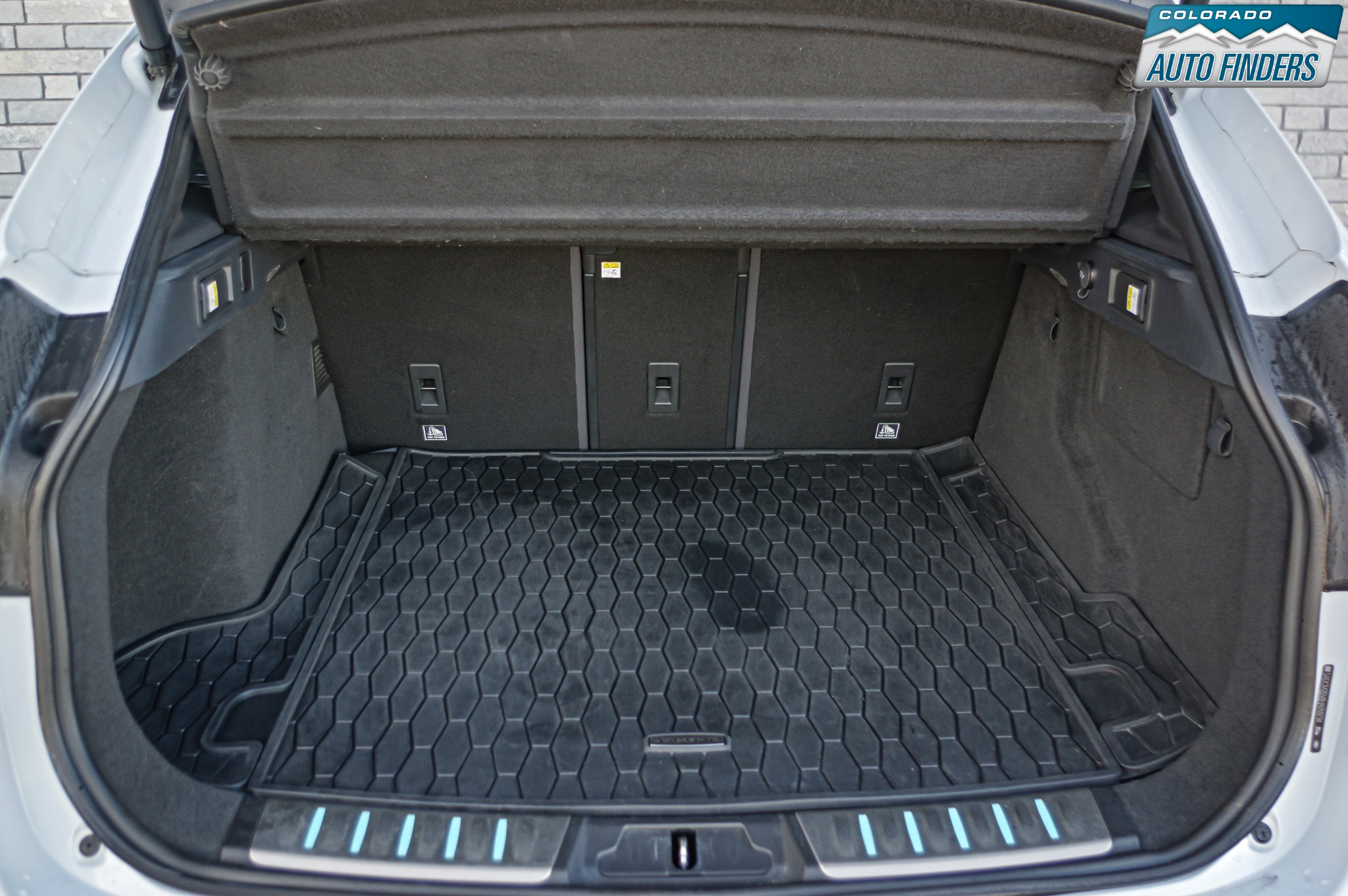 Used 2017 Jaguar F-PACE S image 28