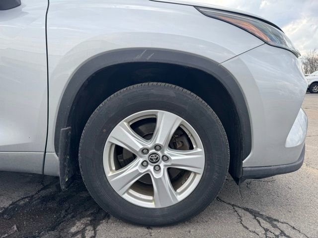 Used 2023 Toyota Highlander LE image 10