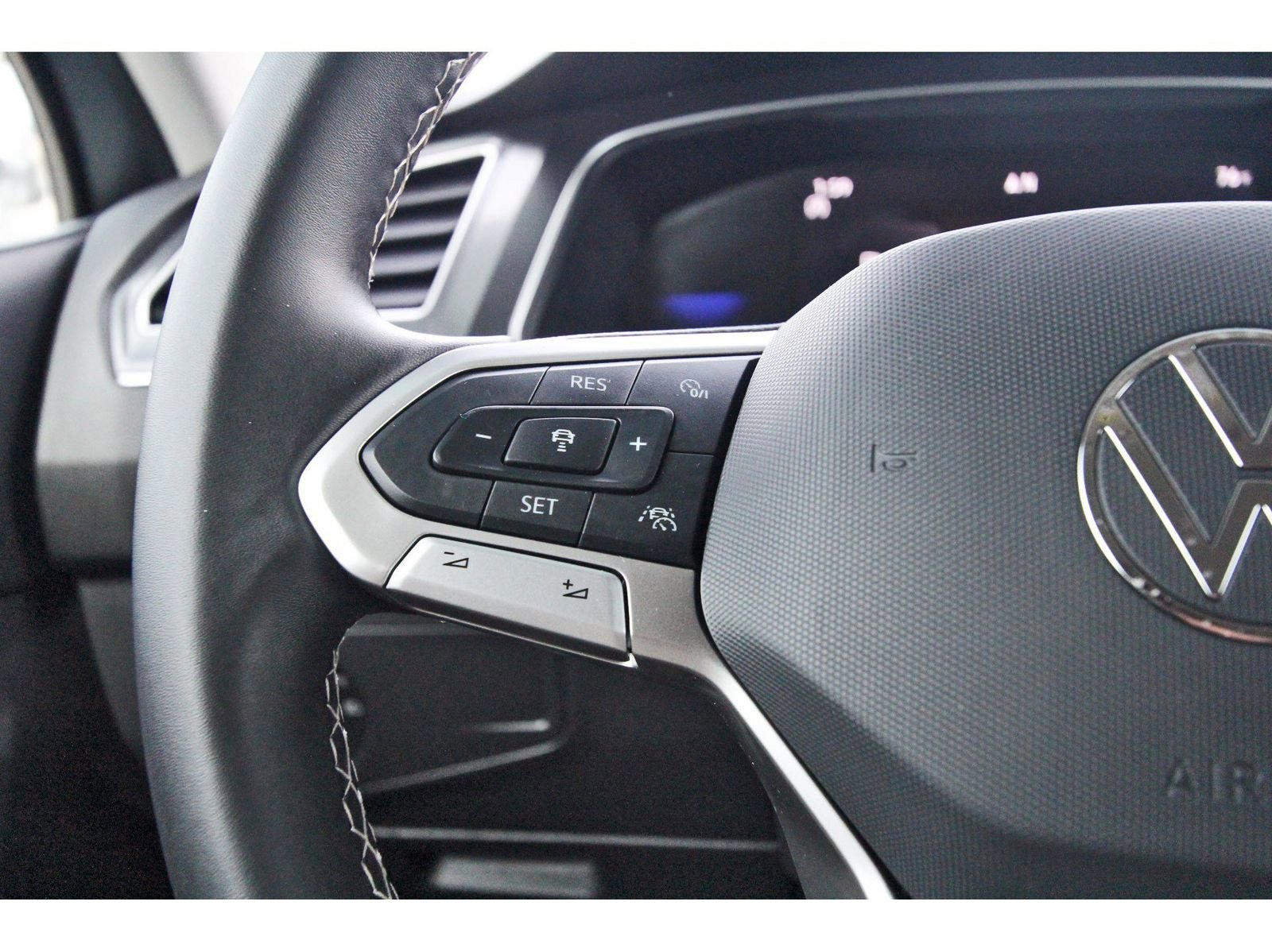 Used 2024 Volkswagen Tiguan SE w/ MDO Package, Three-Row image 23