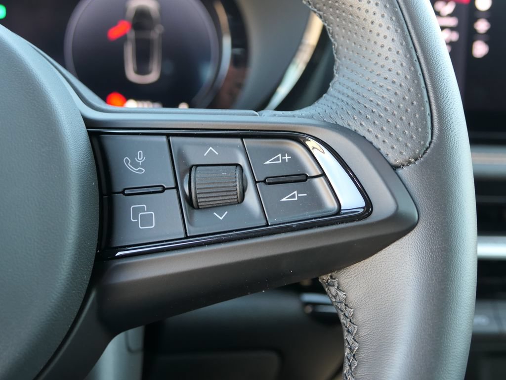Used 2025 Alfa Romeo Tonale AWD/4WD image 11