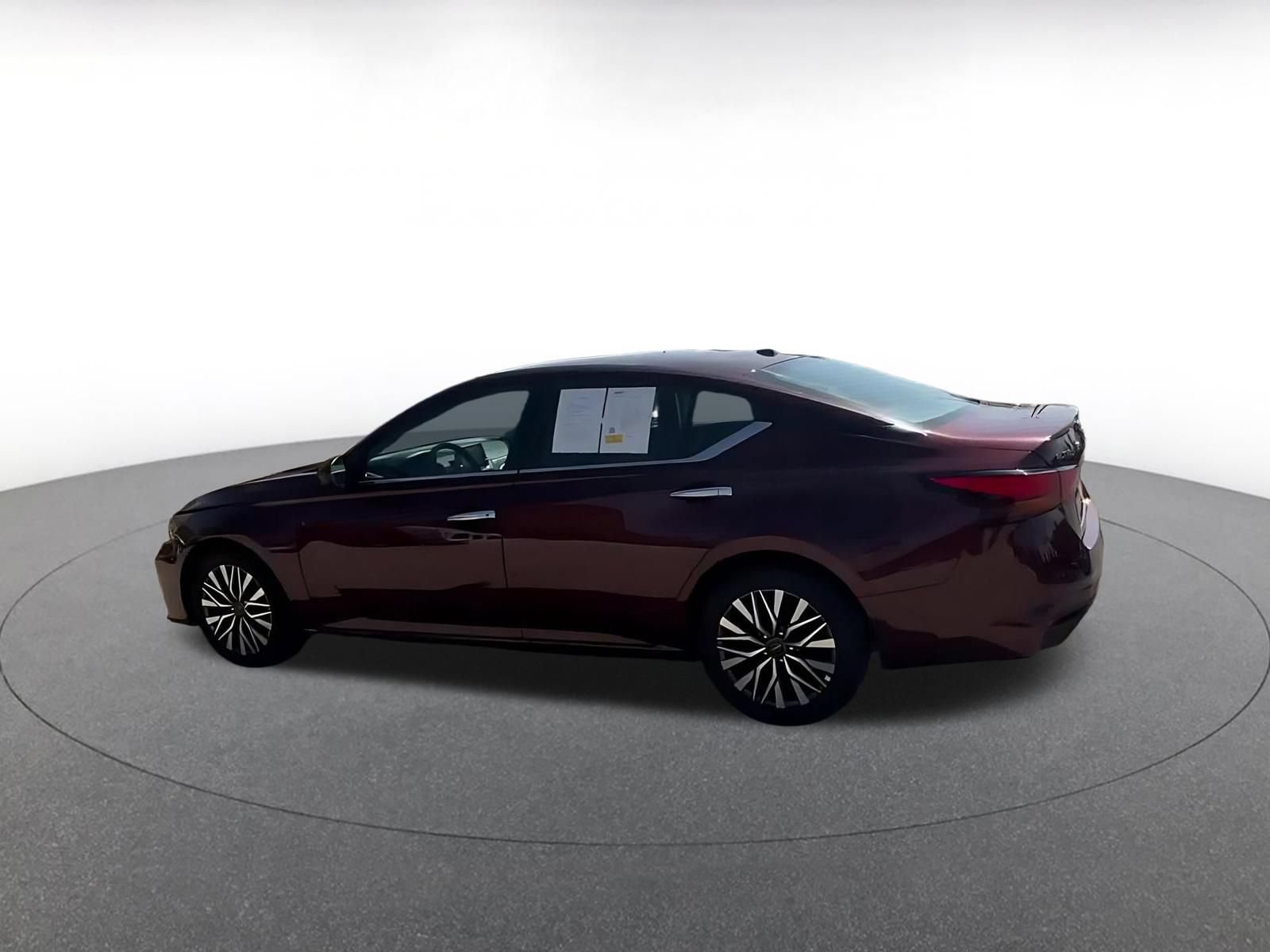 Used 2025 Nissan Altima 2.5 SV FWD image 8