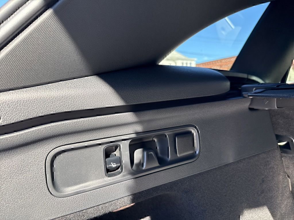 Used 2026 Mercedes-Benz GLC 300 4MATIC image 29