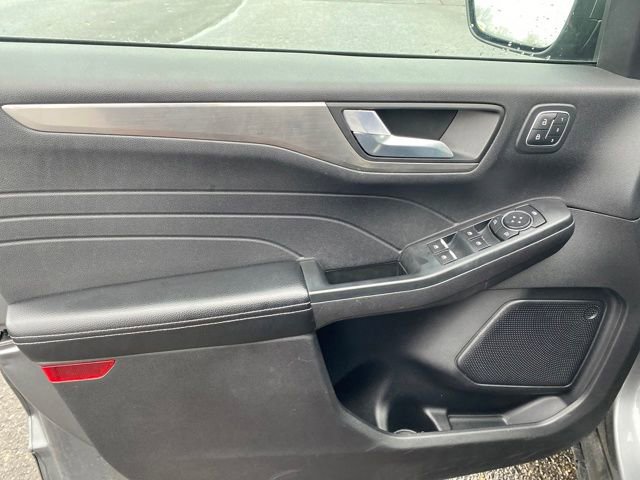 Used 2022 Ford Escape Titanium AWD/4WD image 16