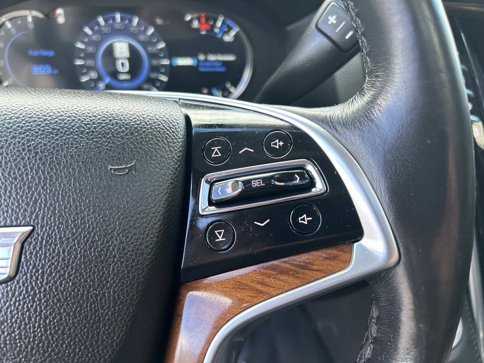 Used 2018 Cadillac Escalade ESV Premium Luxury AWD/4WD image 26