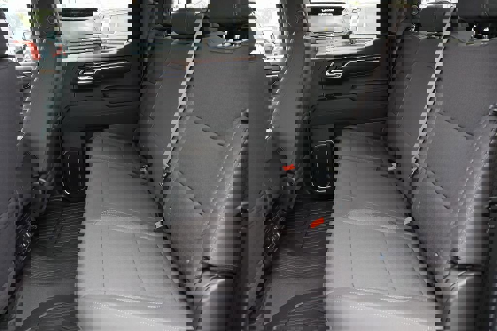 New 2026 GMC Sierra 1500 SLE image 17