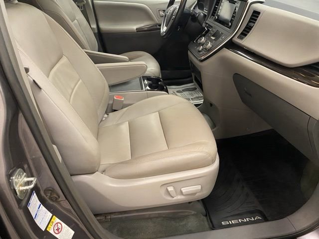 Used 2018 Toyota Sienna XLE w/ XLE Navigation Package image 24