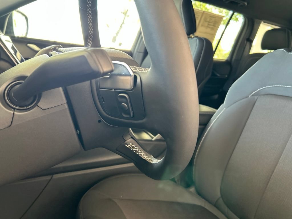 Used 2025 Jeep Grand Cherokee Laredo AWD/4WD image 40