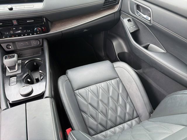 Used 2026 Nissan Rogue Platinum w/ Platinum Premium Package AWD/4WD image 29
