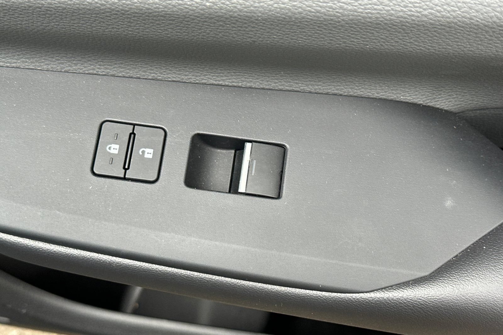 Used 2026 Toyota Prius LE FWD image 21