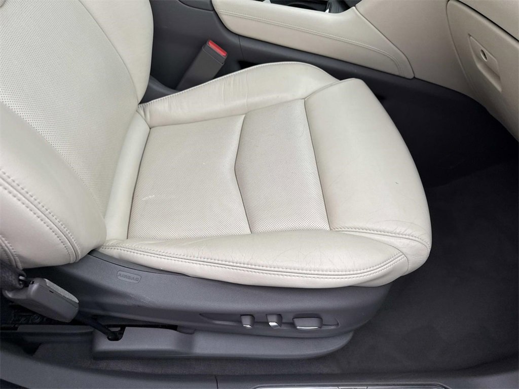 Used 2017 Cadillac XT5 Luxury w/ LPO, Wheel Lock Package image 12