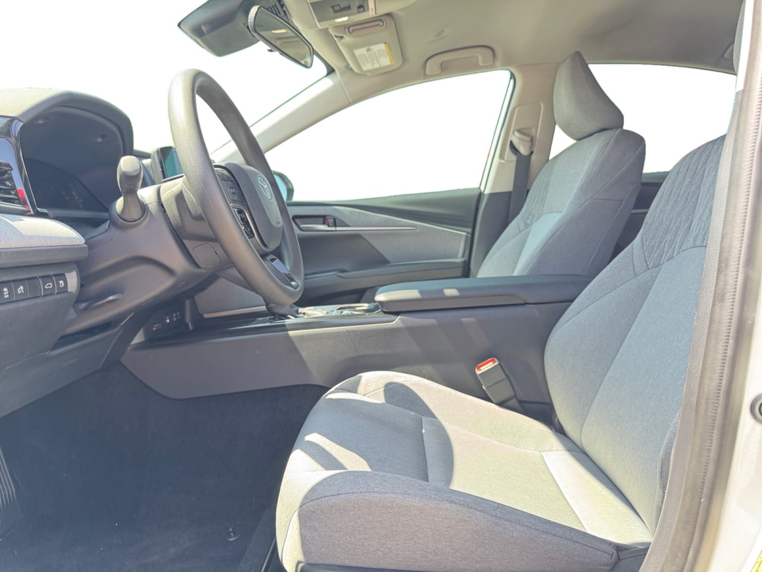 Used 2025 Toyota Camry LE FWD image 10