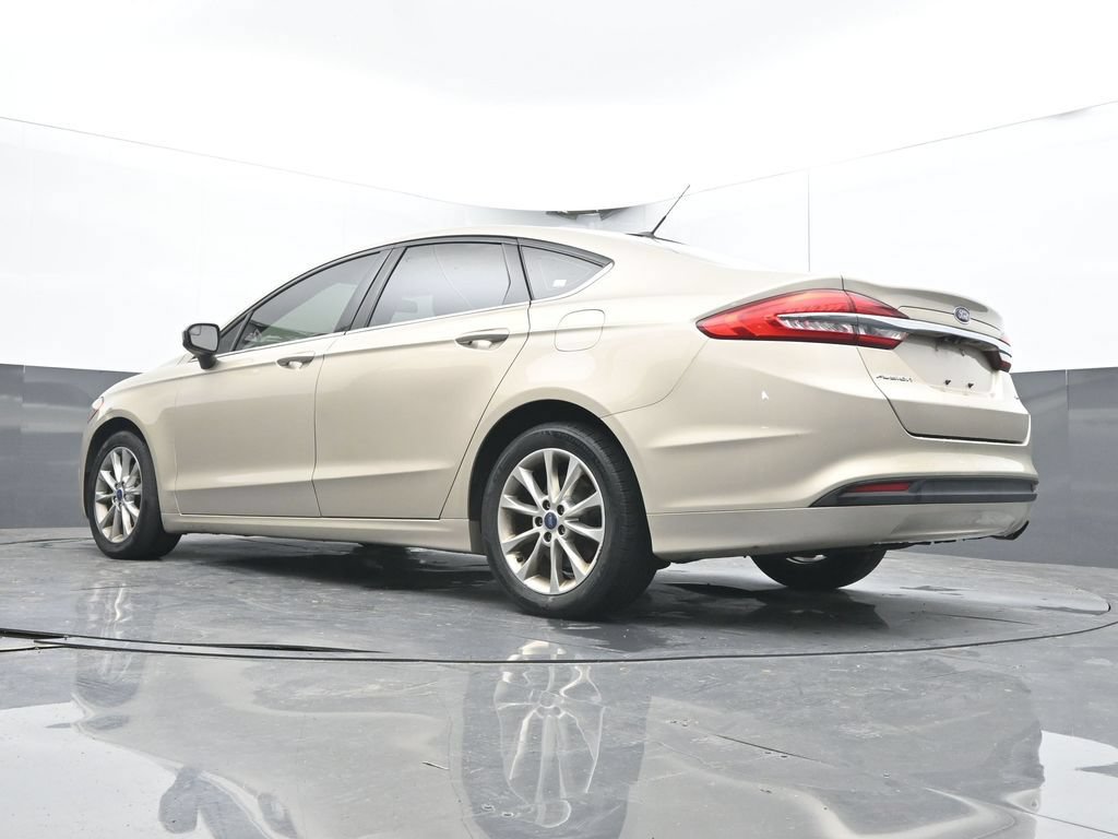 Used 2017 Ford Fusion SE FWD image 30