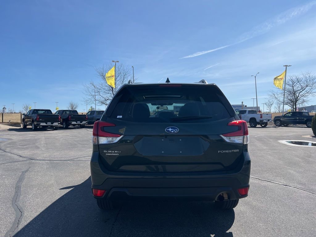 Used 2022 Subaru Forester Premium image 4