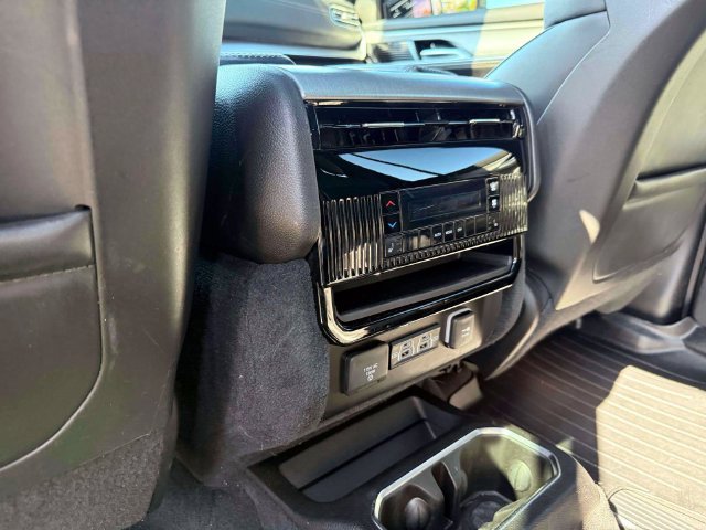 Used 2023 Jeep Wagoneer Series II AWD/4WD image 13