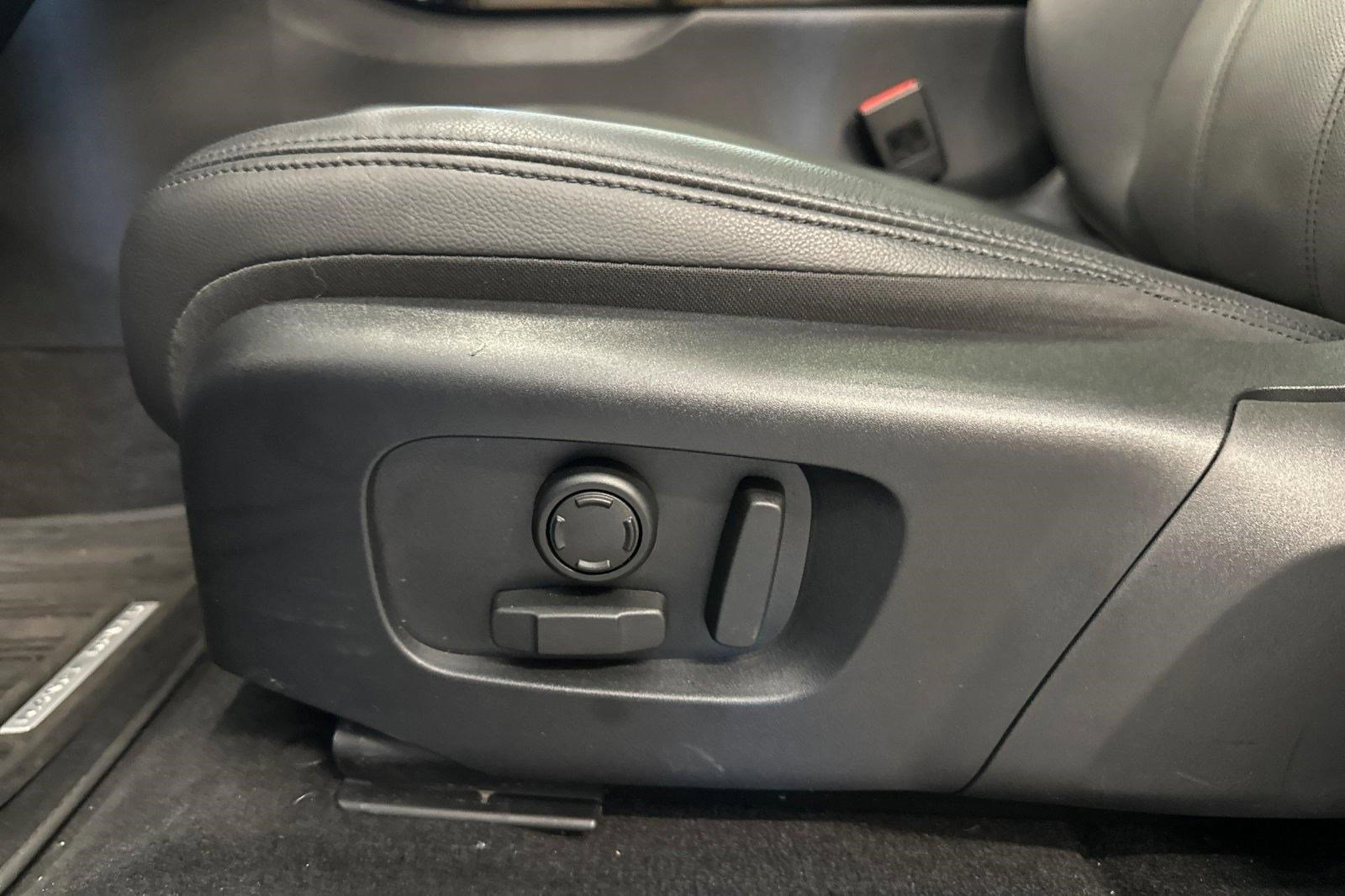 Certified 2026 Land Rover Range Rover Evoque S image 17