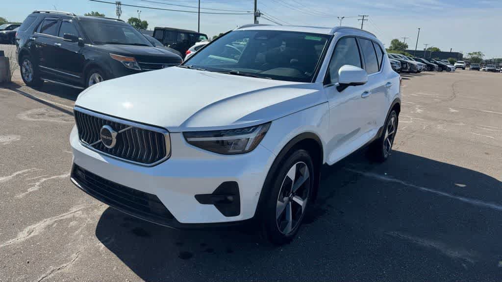 Certified 2023 Volvo XC40 B5 Plus w/ Driver Assist Package AWD/4WD video 1
