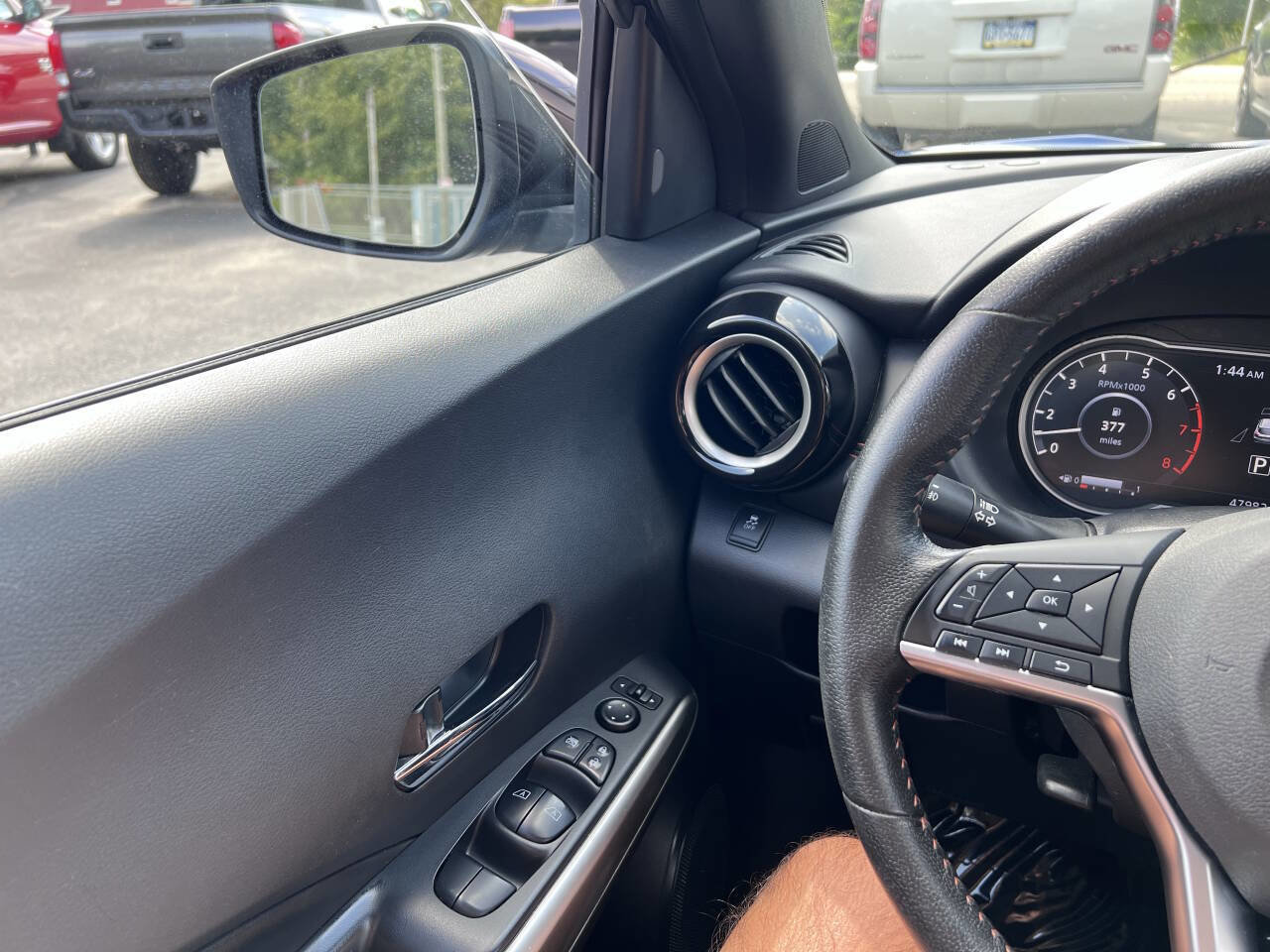 Used 2019 Nissan Kicks SR w/ SR Premium Package image 13