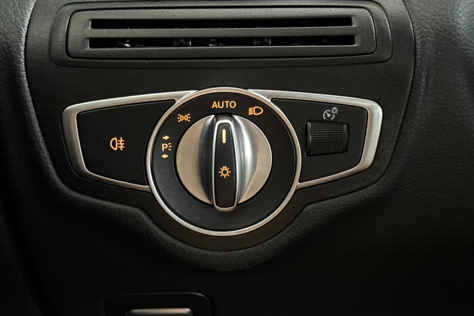 Certified 2021 Mercedes-Benz GLC 300 4MATIC image 35