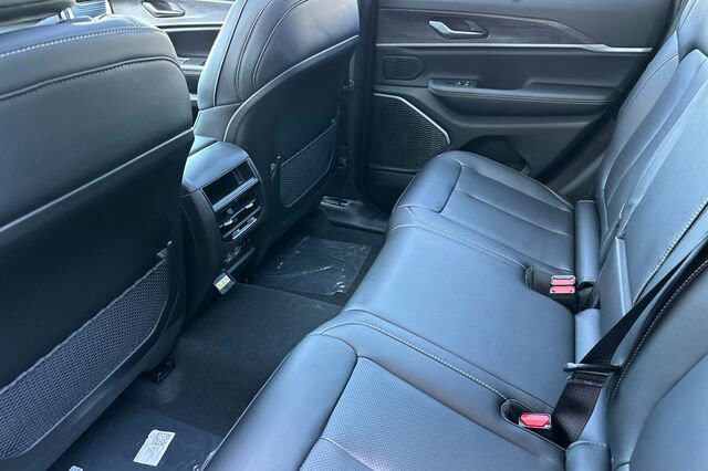 New 2025 Jeep Grand Cherokee Limited 4xe image 9