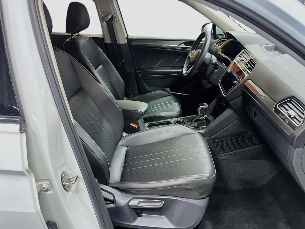 Used 2022 Volkswagen Tiguan SE AWD/4WD image 27
