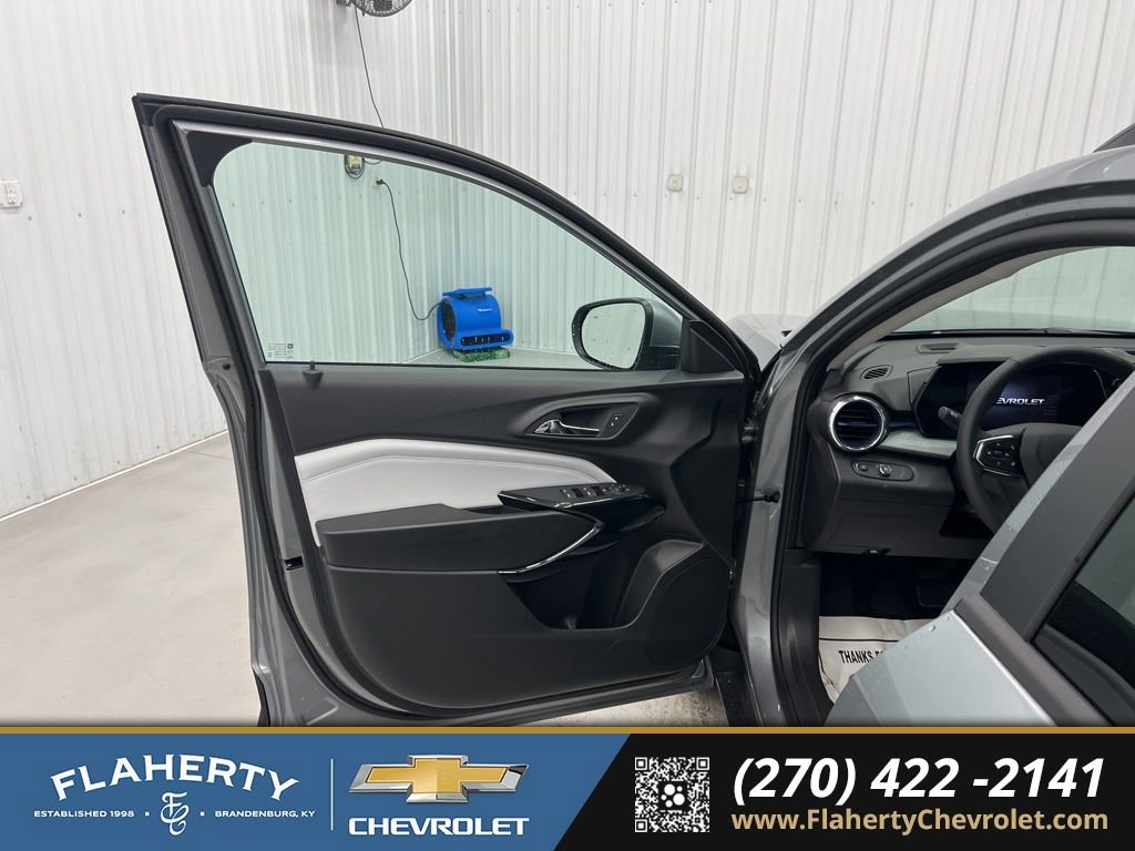 New 2026 Chevrolet Trax LT image 8