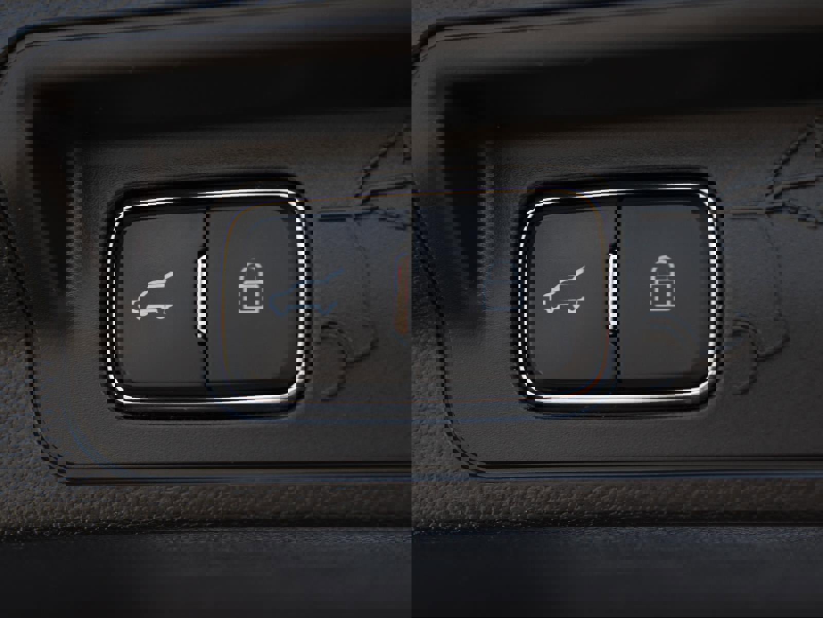 Used 2021 Ford Explorer XLT w/ Equipment Group 202A image 9