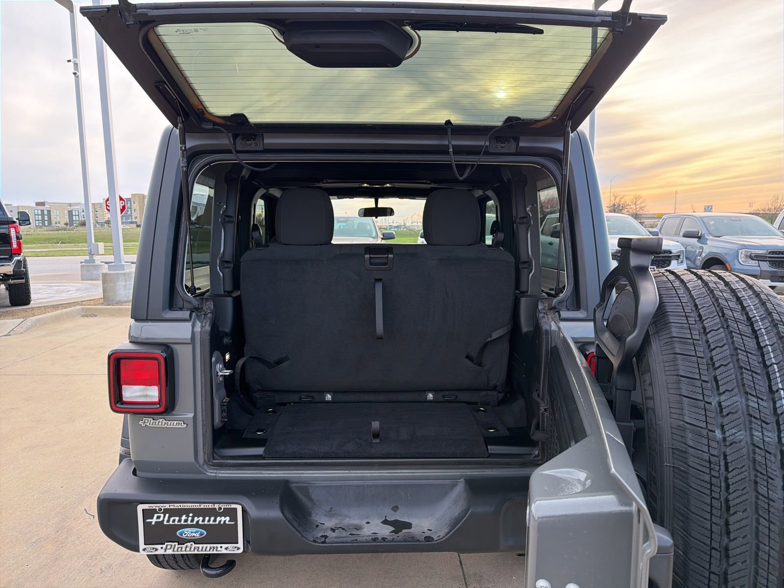 Used 2020 Jeep Wrangler Sport S image 4