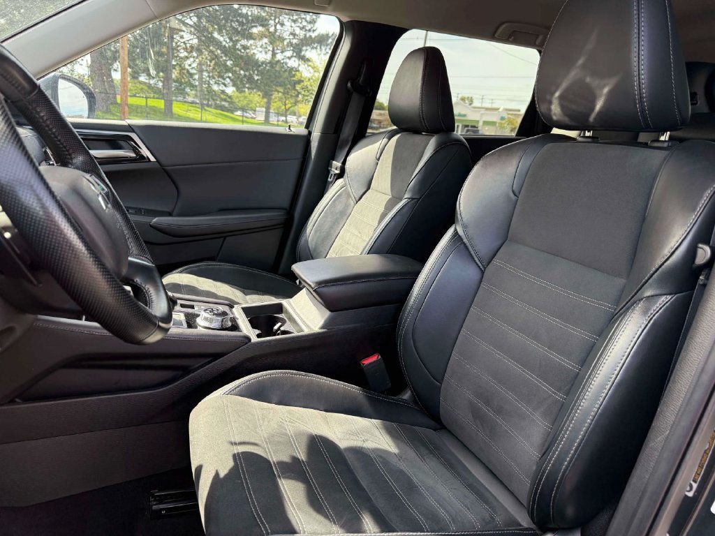 Used 2024 Mitsubishi Outlander SE Black Edition FWD image 16