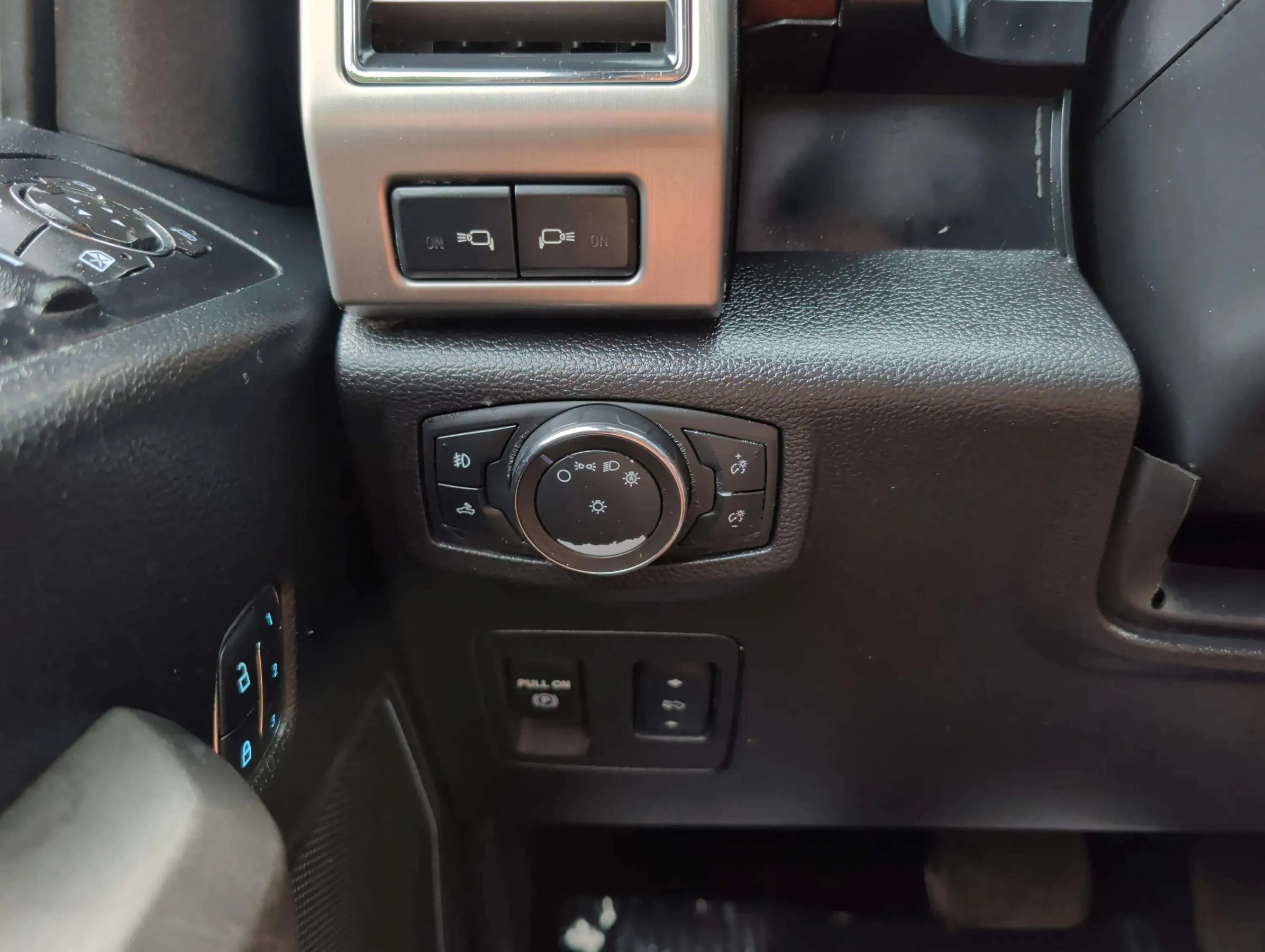 Used 2018 Ford F150 Platinum w/ Equipment Group 701A Luxury RWD image 27