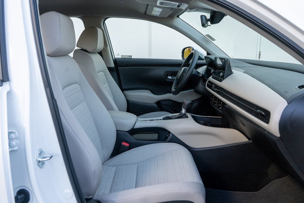 Certified 2025 Honda HR-V LX image 17