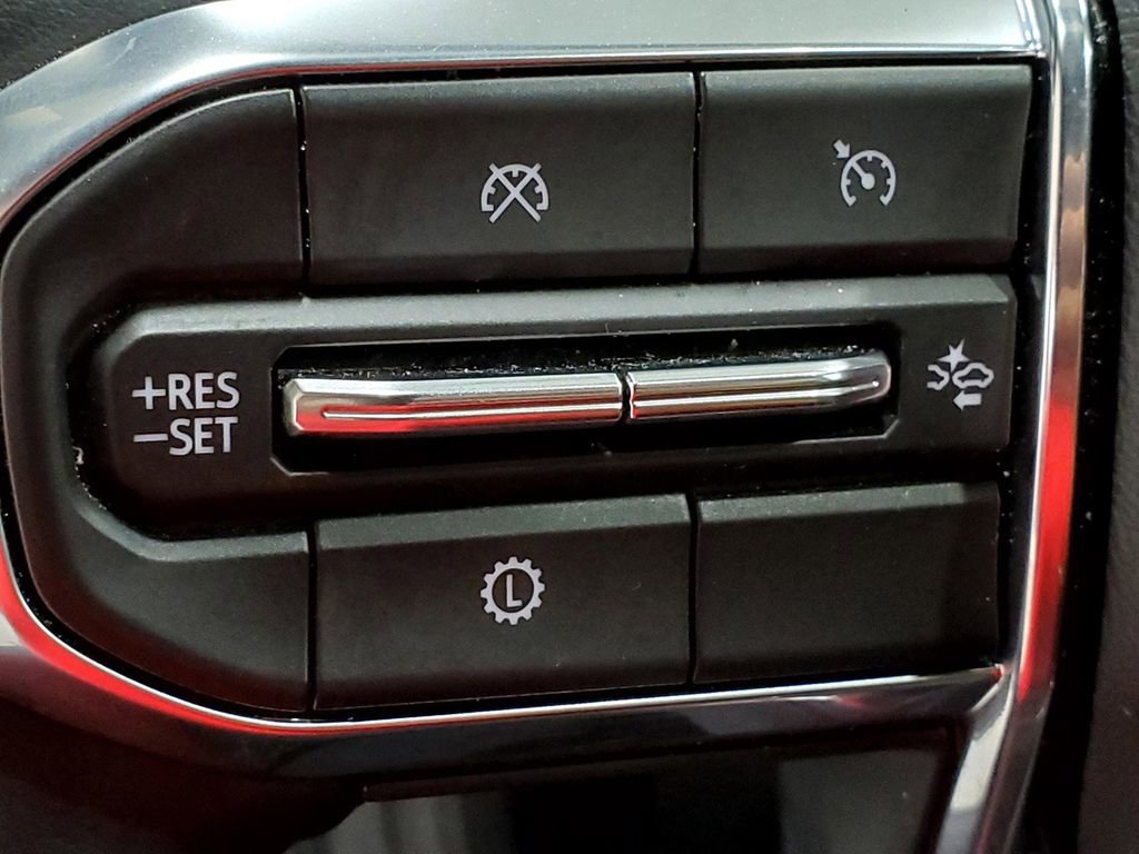 Used 2025 GMC Acadia Elevation image 29