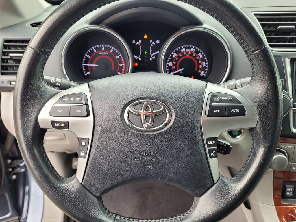 Used 2013 Toyota Highlander Limited AWD/4WD image 22
