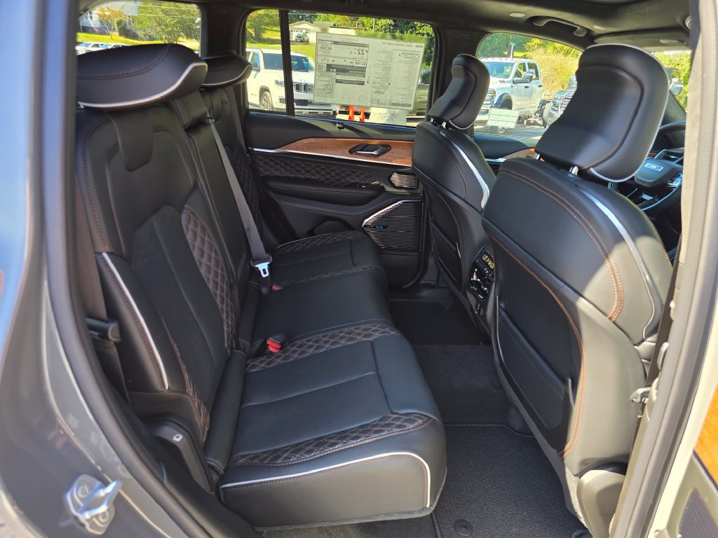New 2027 Jeep Grand Cherokee Summit AWD/4WD image 25