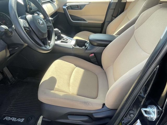 Used 2019 Toyota RAV4 LE image 14