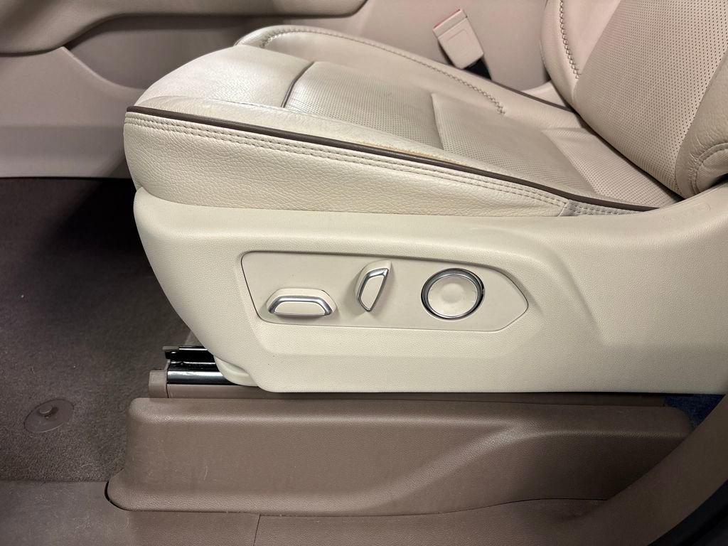 Used 2021 GMC Yukon Denali w/ Denali Premium Package image 28