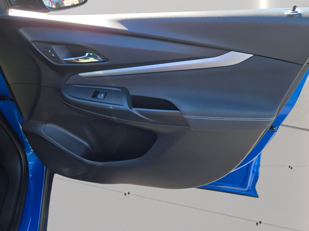 Certified 2023 Chevrolet Bolt EUV LT w/ Comfort Package FWD image 7