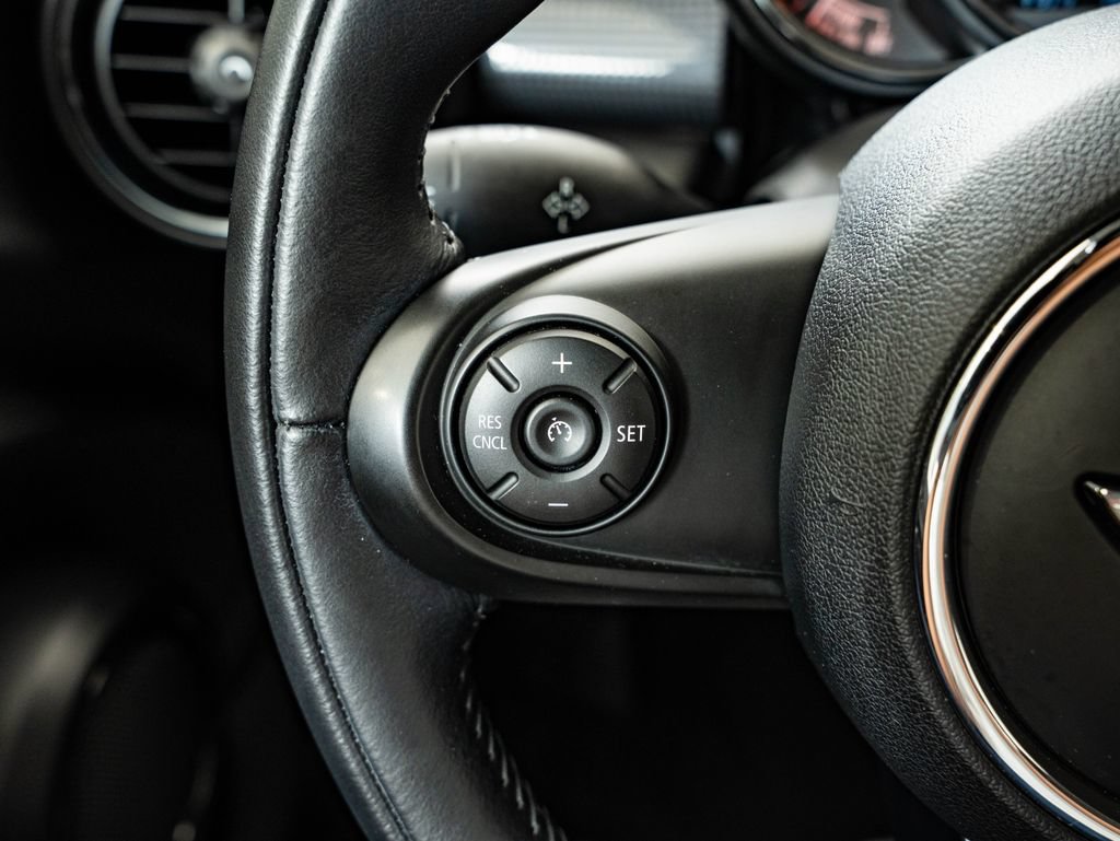 Used 2018 MINI Cooper 2-Door Hardtop FWD image 25