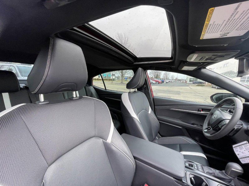 Used 2025 Toyota Camry SE FWD image 4