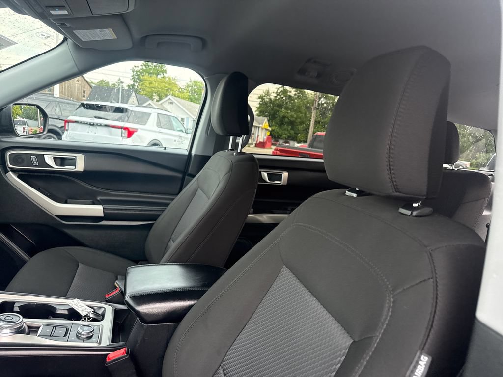 Used 2024 Ford Explorer XLT AWD/4WD image 13